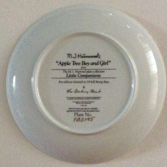 M.I. Hummel 8” Decorative Plate “Apple Tree Boy and Girl” - Picture 2 of 10